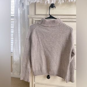 Low turtle neck sweater